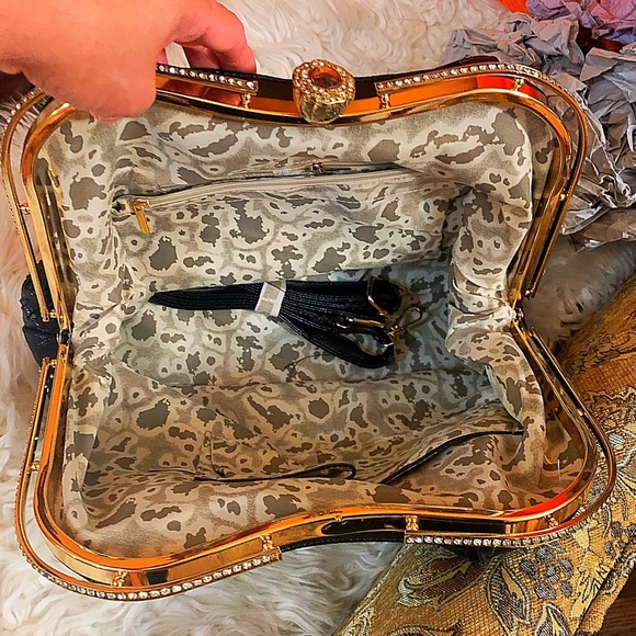 The Trend Setter Rhinestone Boutique Satchel! New! - Picture 4 of 9